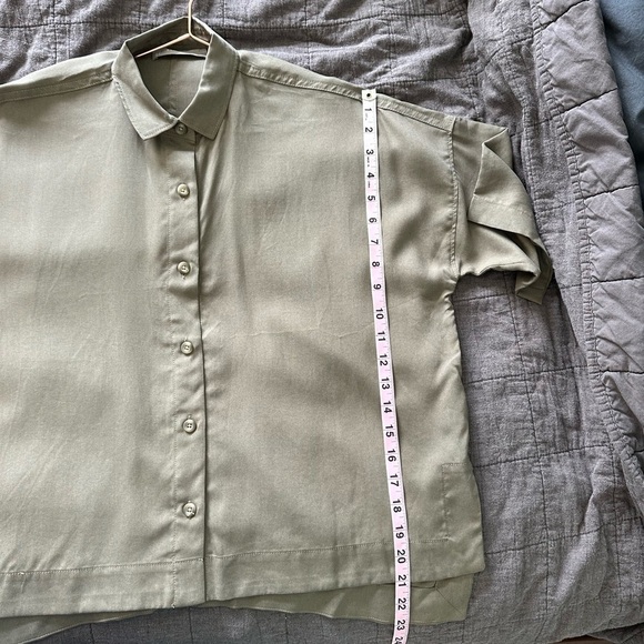 Everlane | The Drapey Square Shirt - Picture 9 of 9